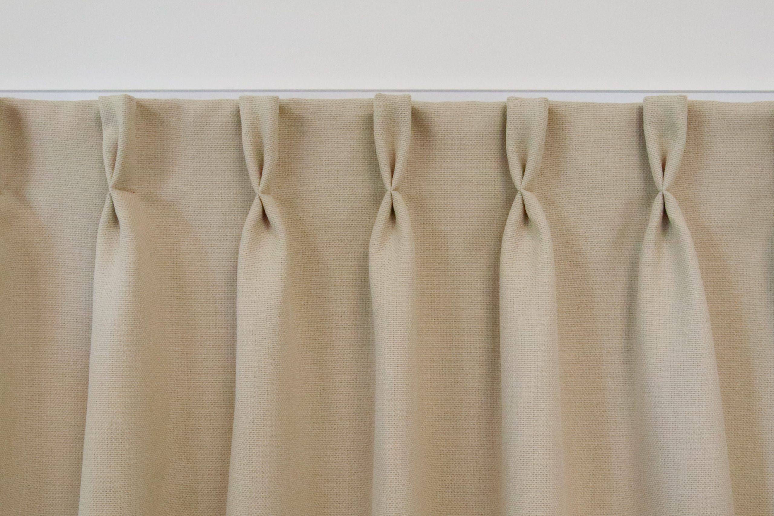 Têtes de rideaux à plis doubles